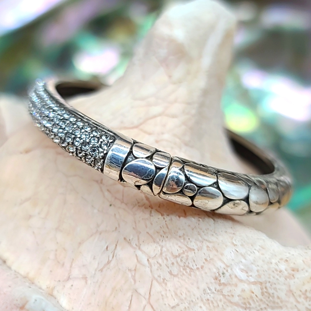 Brighton "PEBBLE ICE" Pave Swarovski Crystal Hinged Bangle on Pebbled Silver! - Picture 3 of 12